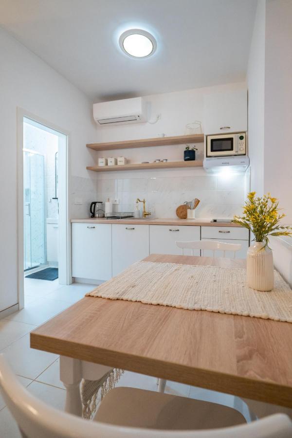 Starry Night Studio Apartment Fiume Esterno foto